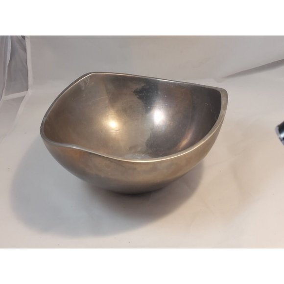 Nambe Tri-Corner Bowl 2 Qt , 9.” Dia. Handcrafted  #627 Mid Century MSRP $155 - Picture 2 of 5